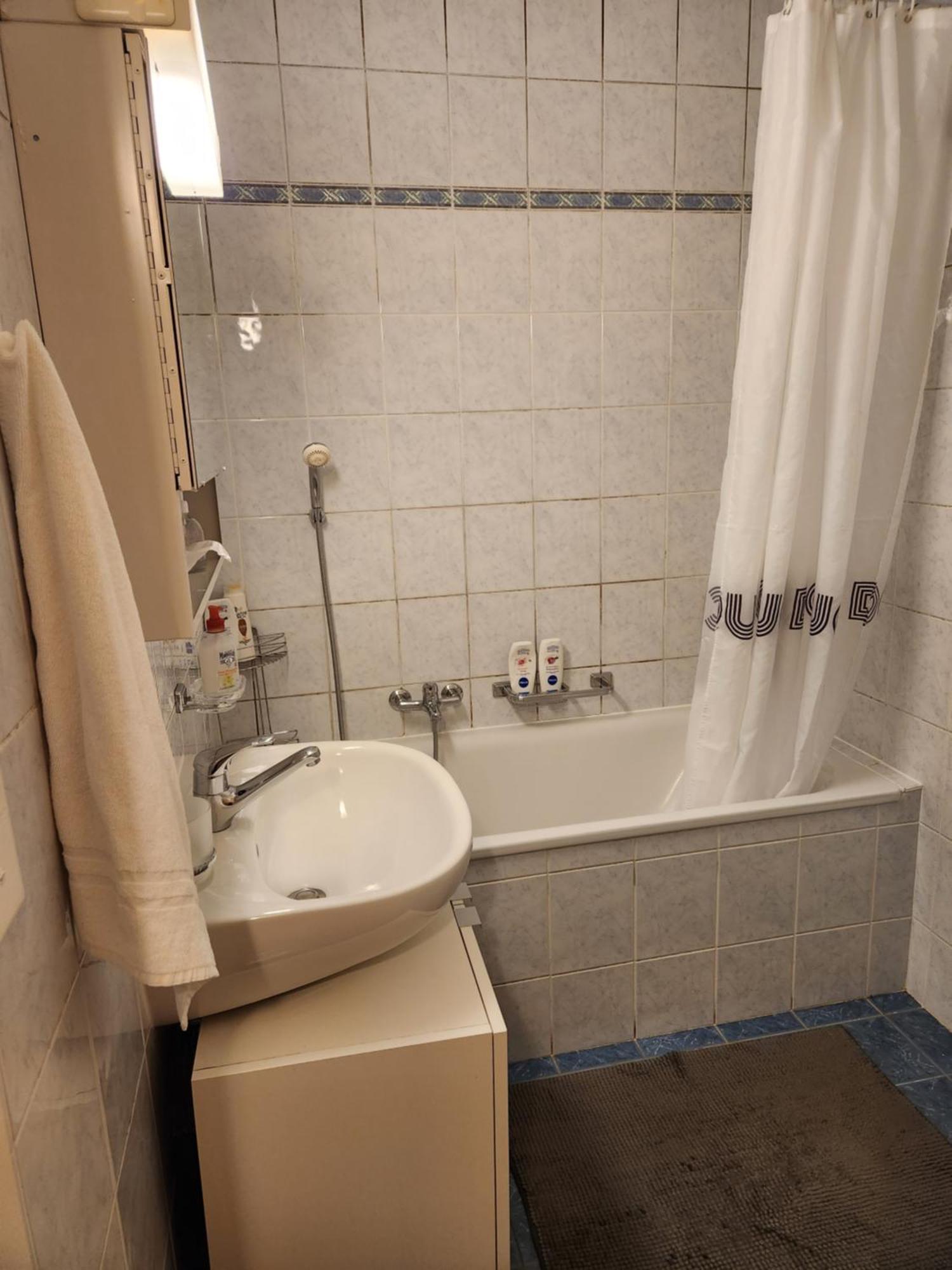 Room In Shared Apartment Geneve Exteriör bild