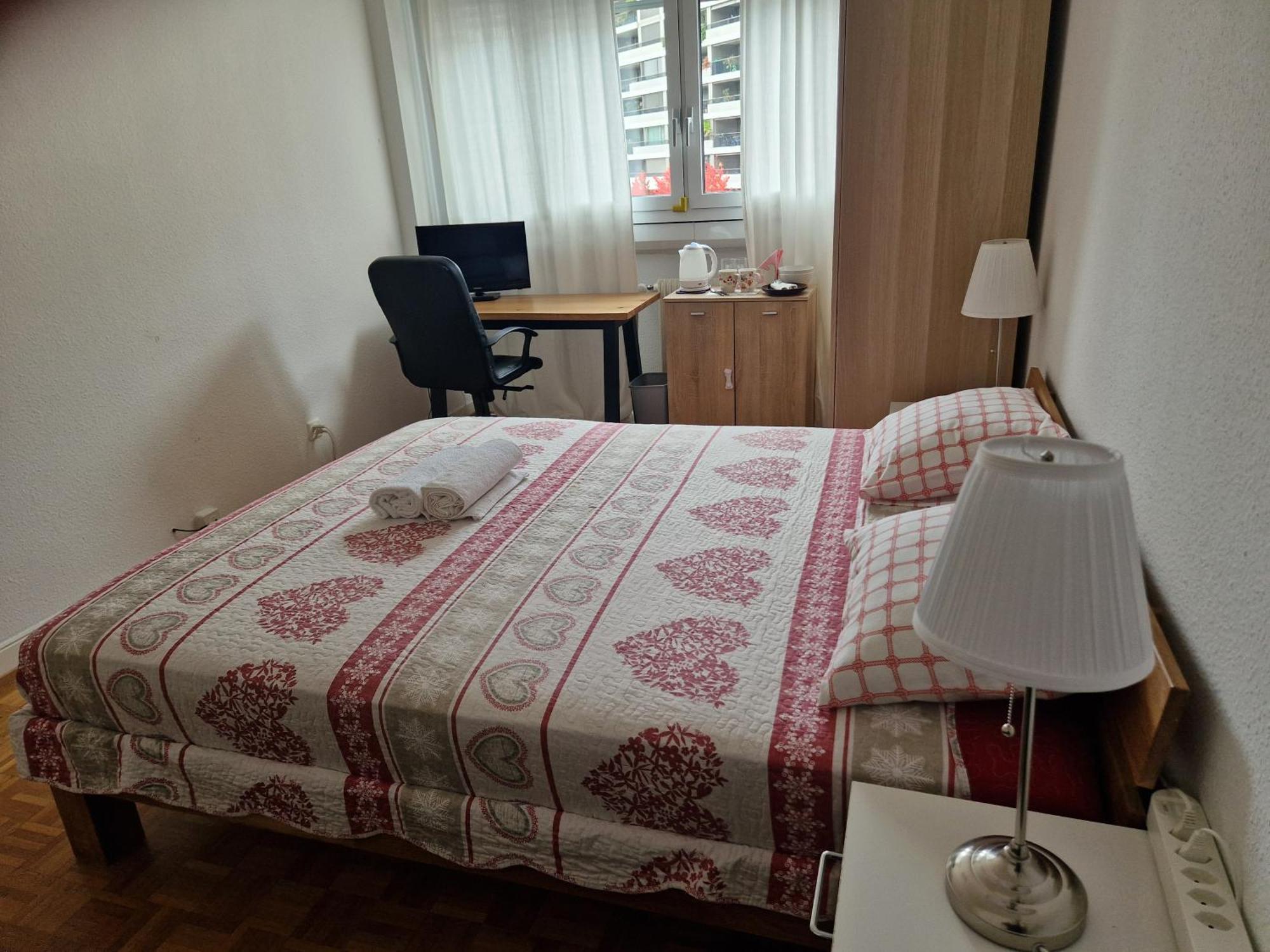 Room In Shared Apartment Geneve Exteriör bild