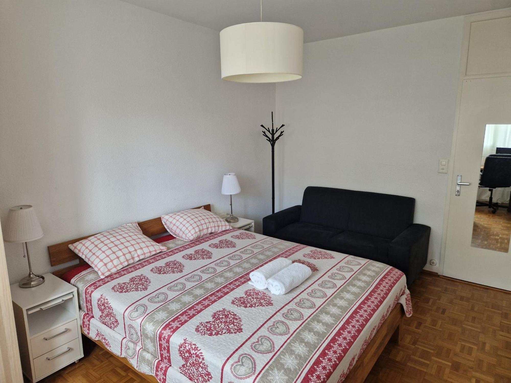 Room In Shared Apartment Geneve Exteriör bild