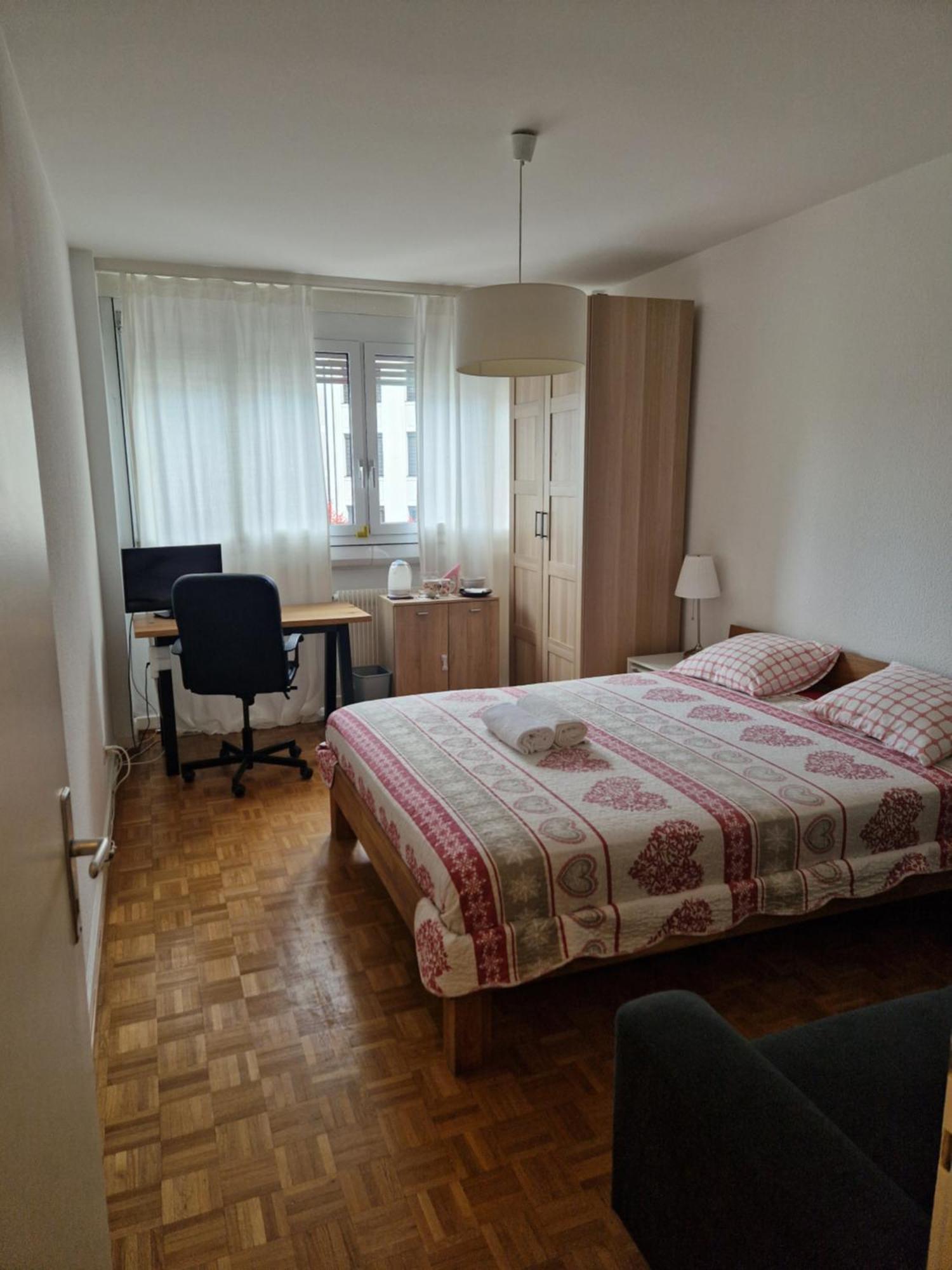 Room In Shared Apartment Geneve Exteriör bild