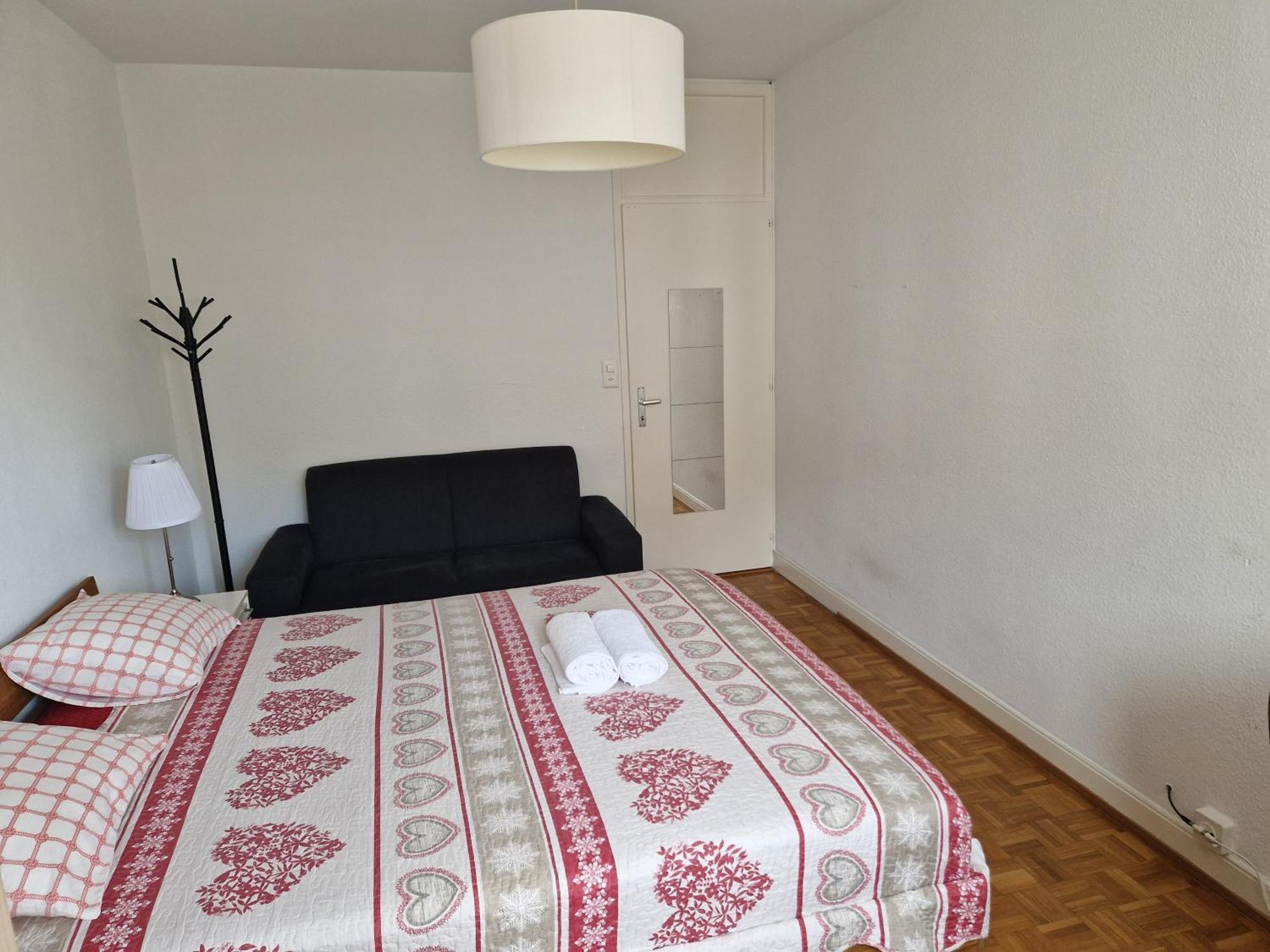 Room In Shared Apartment Geneve Exteriör bild