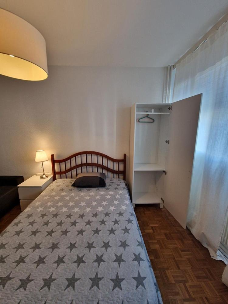 Room In Shared Apartment Geneve Exteriör bild